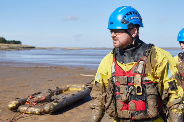 UK Coastguard Overwhelmed by Migrant Rescues, Calls on Fishing Boats for Aid